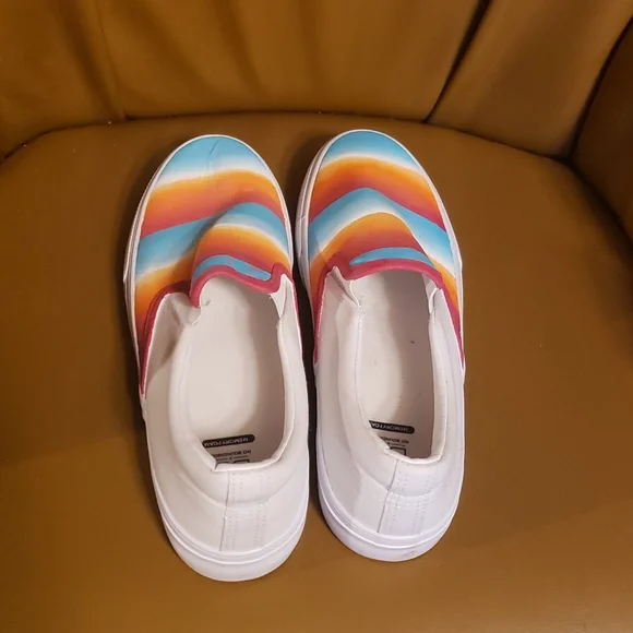 Hand painted slip on shoes - Picture 2 of 4